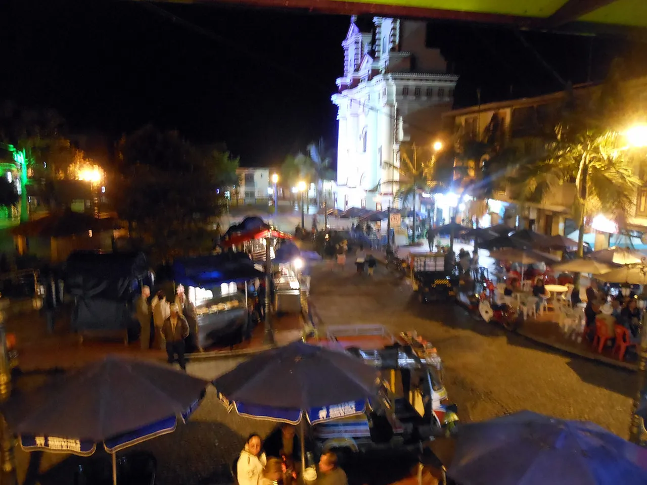 2. Enjoy Live Music at El Bandido: The Heart of Guatapé Nightlife