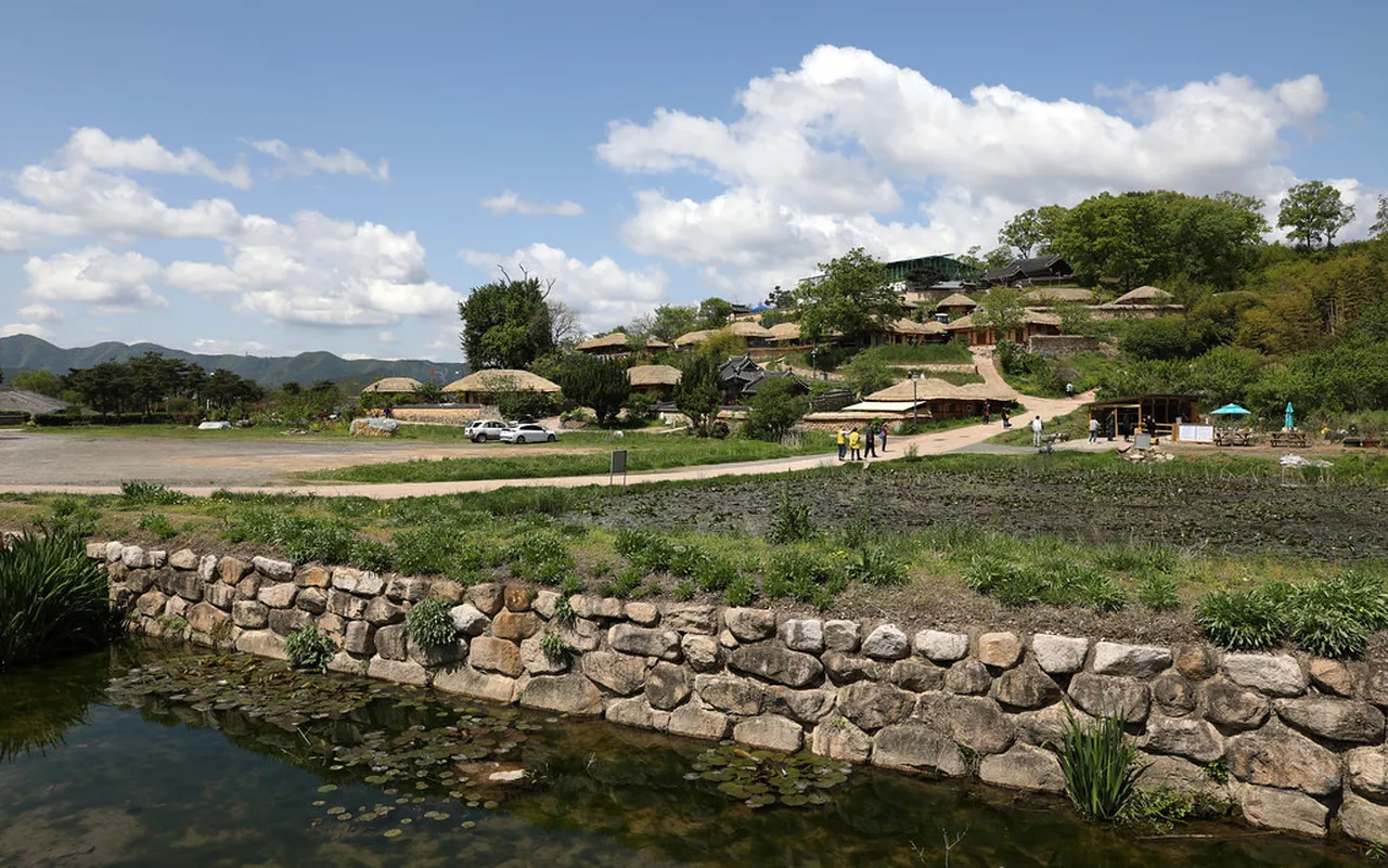 2. Experiencing Traditional Korean Cuisine in Gyeongju