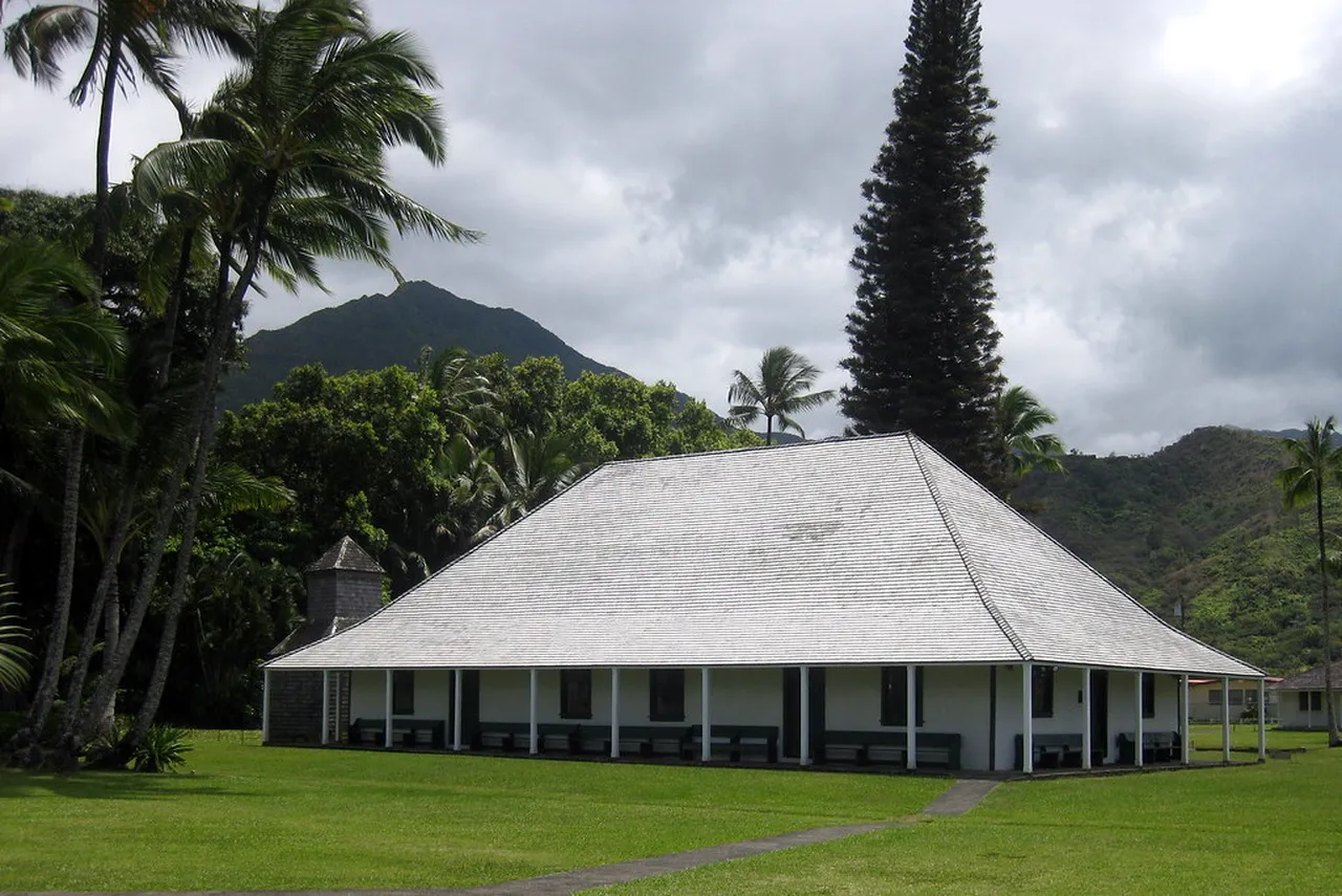 4. Hanalei Valley Lookout: Capturing the Breathtaking Views