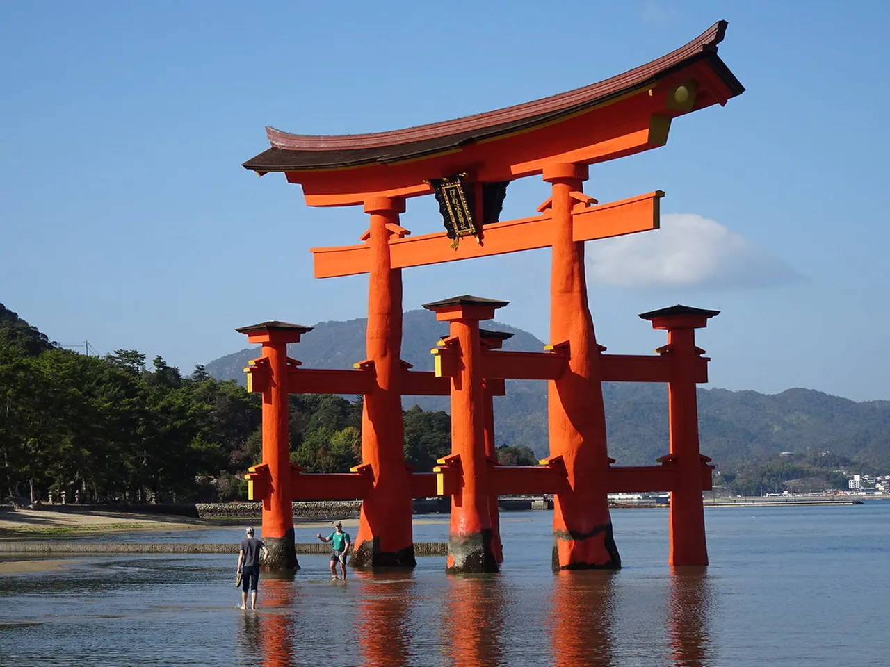 3. Hiroshima Castle: A Glimpse into Feudal Japan