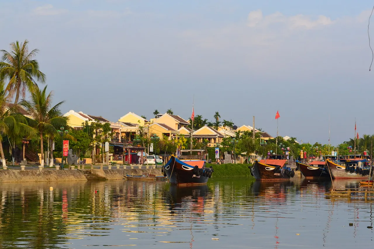 5. Exploring Hoi An Night Market: A Shopper’s Paradise