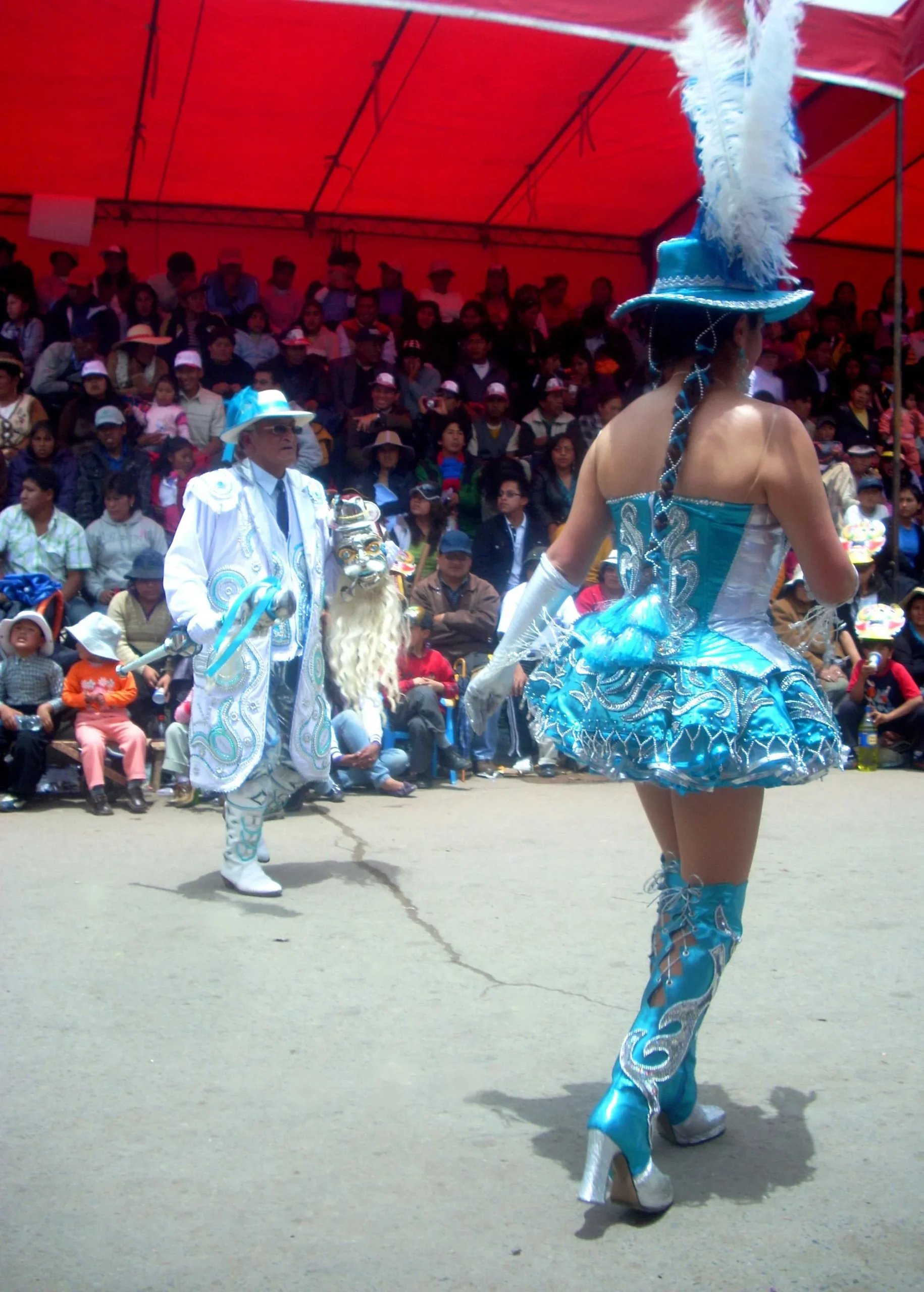 1. Embracing the Rhythms: Traditional Music and Dance in Holguín