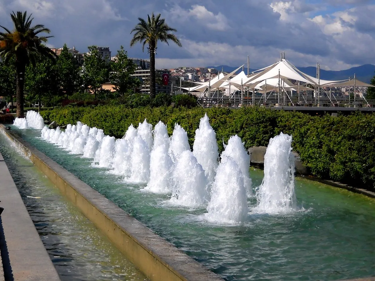 5. Experience the Vibrancy of Konak Square: Heart of İzmir