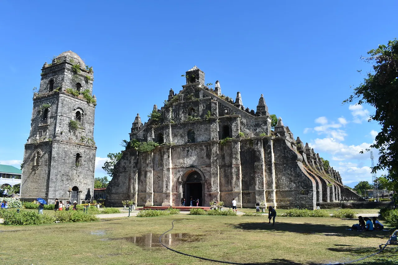 5. Savoring the Local Delicacies: Must-Try Iloilo Cuisine