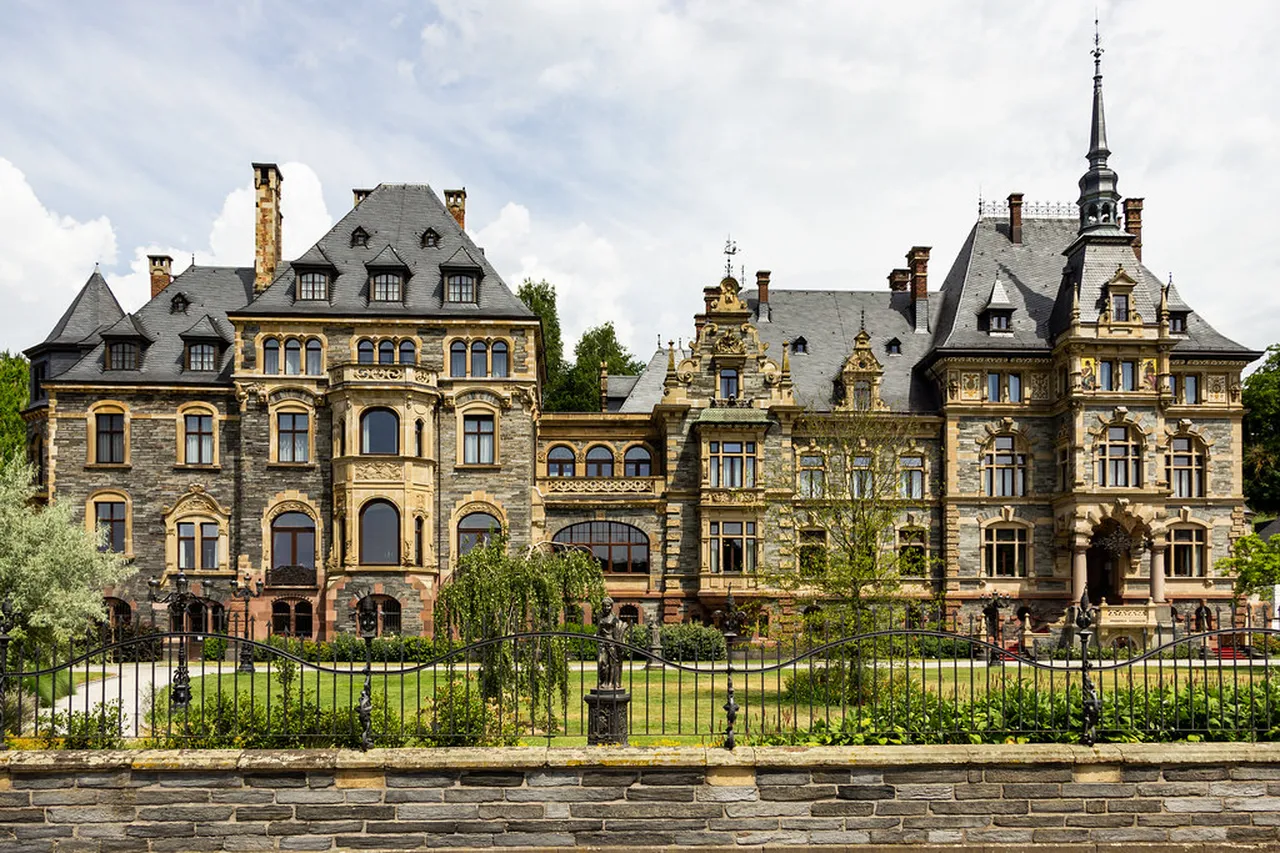 3. Exploring the Historic Old Town: A Walk Through Time