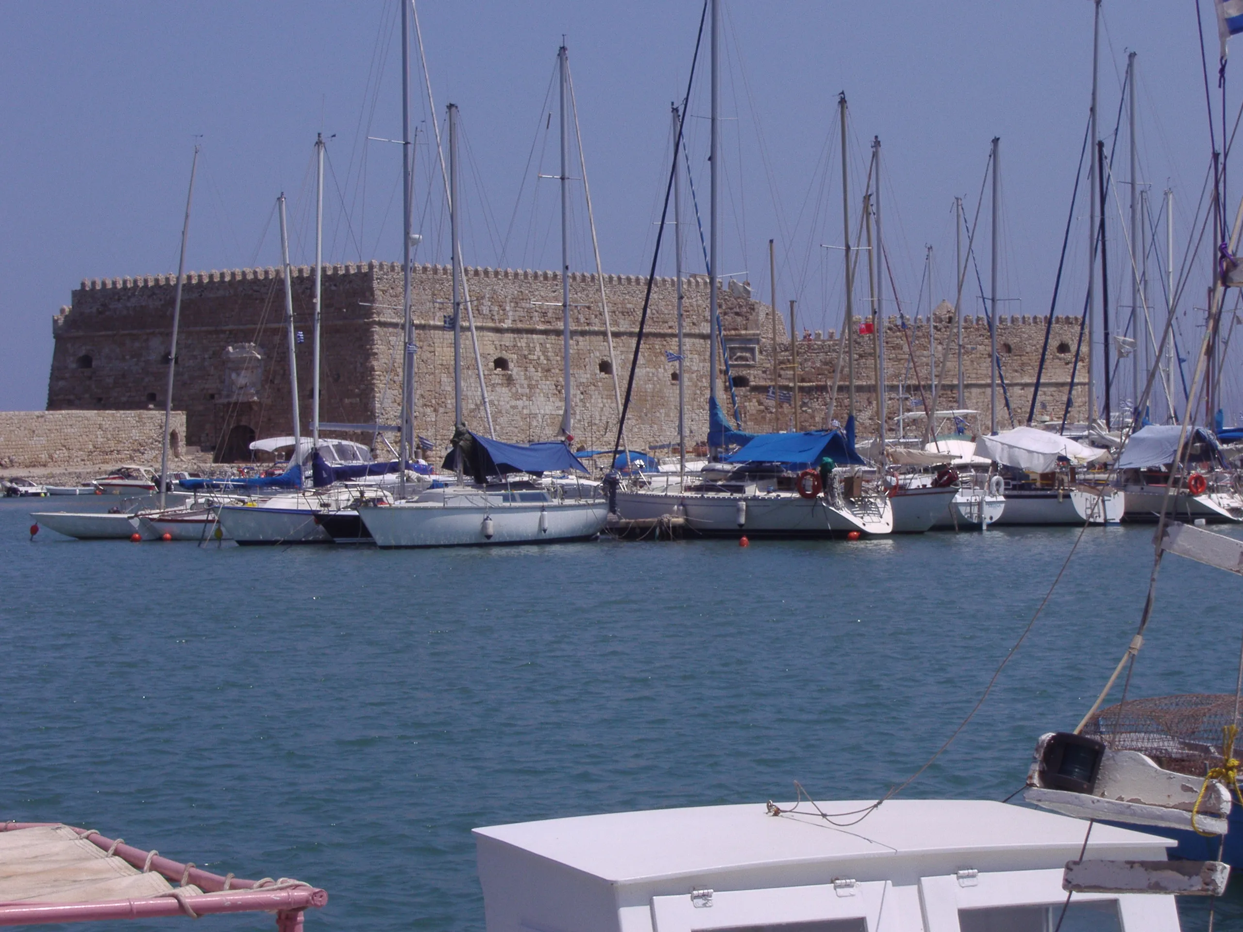 3. Discovering Cretan Cuisine: Tasting Traditional Dishes in Local Taverns