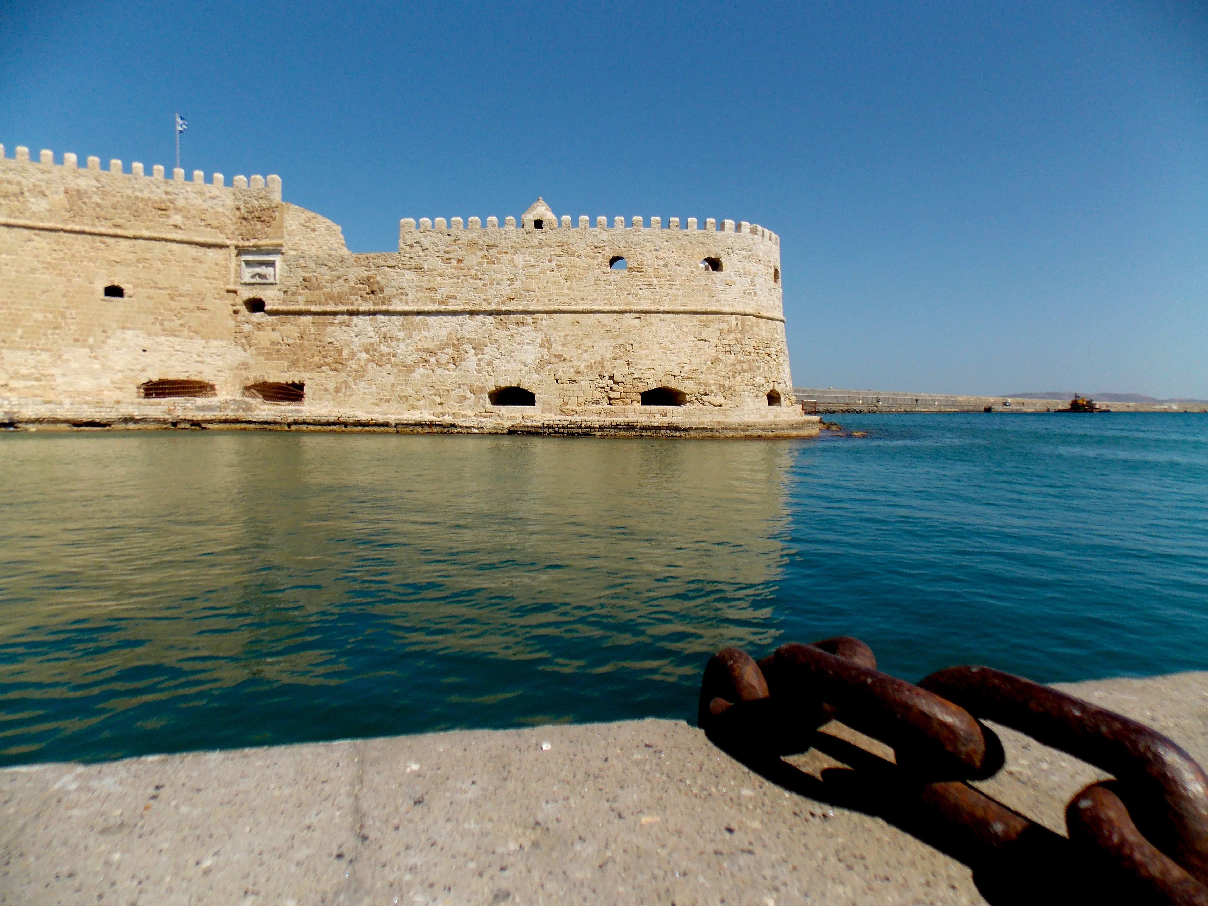 1. Visiting the Heraklion Archaeological Museum: A Journey Through Time