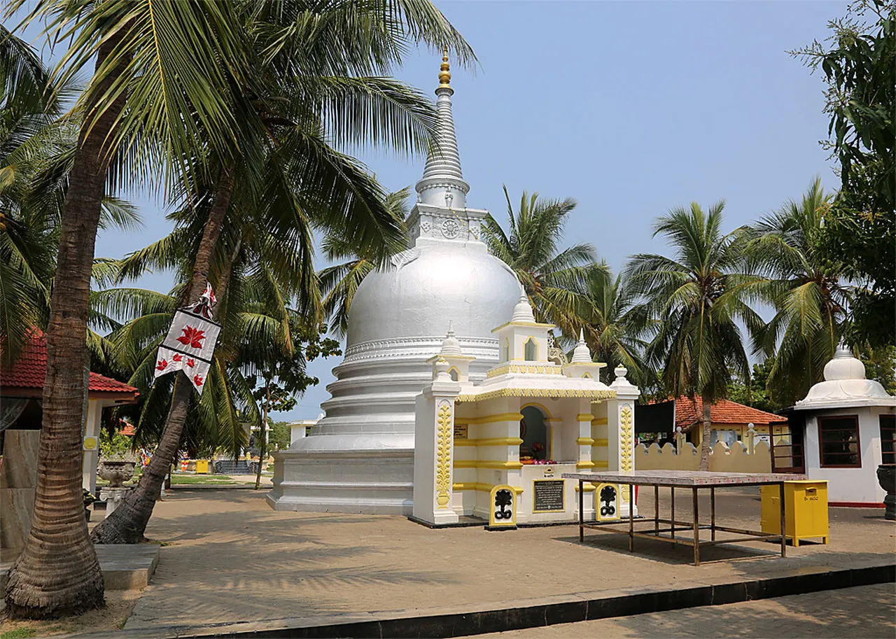 2. A Taste of Jaffna: Traditional Cuisine and Signature Dishes