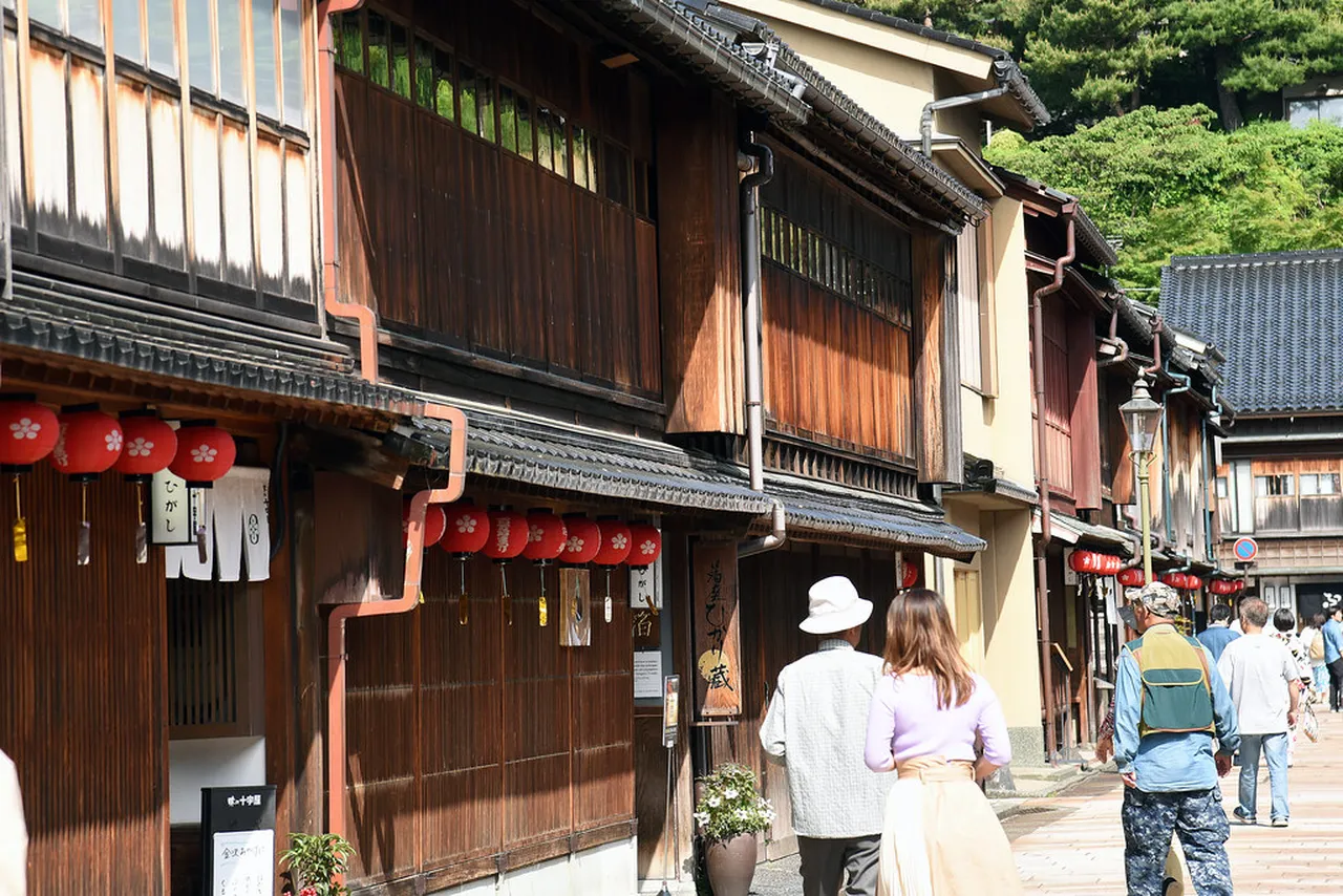 2. Kanazawa Castle: A Glimpse into Feudal Japan