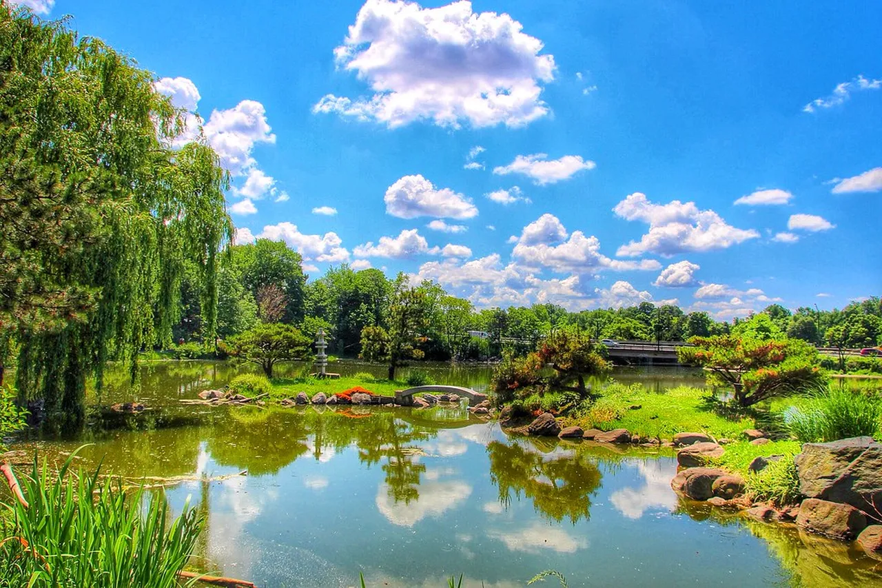 1. Kenrokuen Garden: A Masterpiece of Japanese Landscape Design
