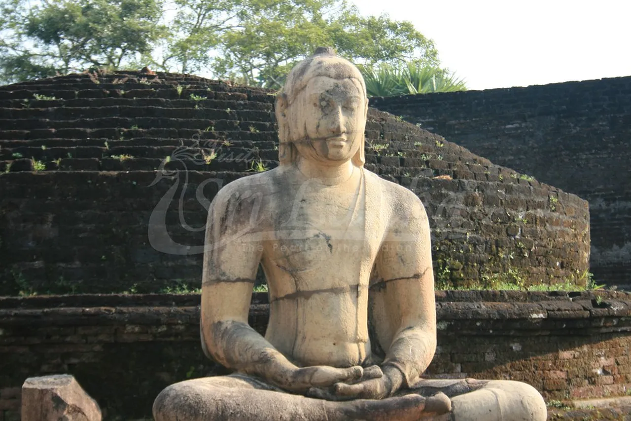 1. Visit the Sacred Temple of the Tooth Relic: A Symbol of Sri Lankan Heritage