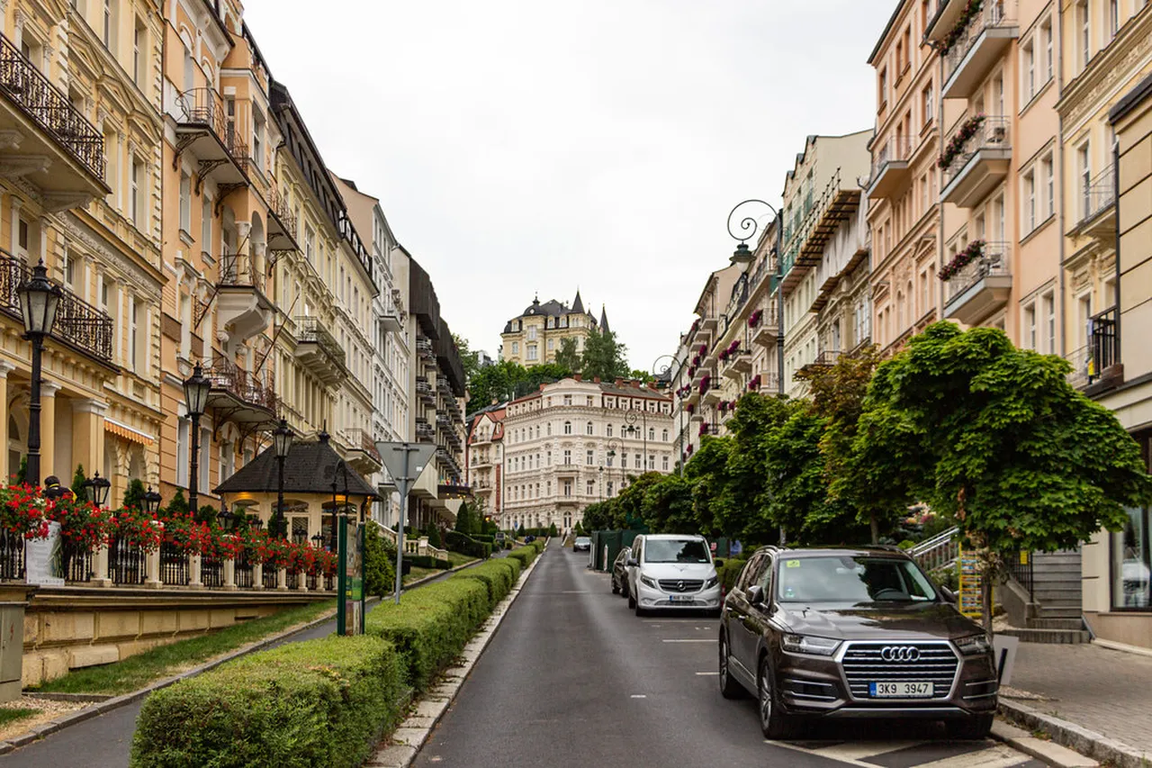 2. Karlovy Vary Christmas Markets: Festive Cheer and Local Delights