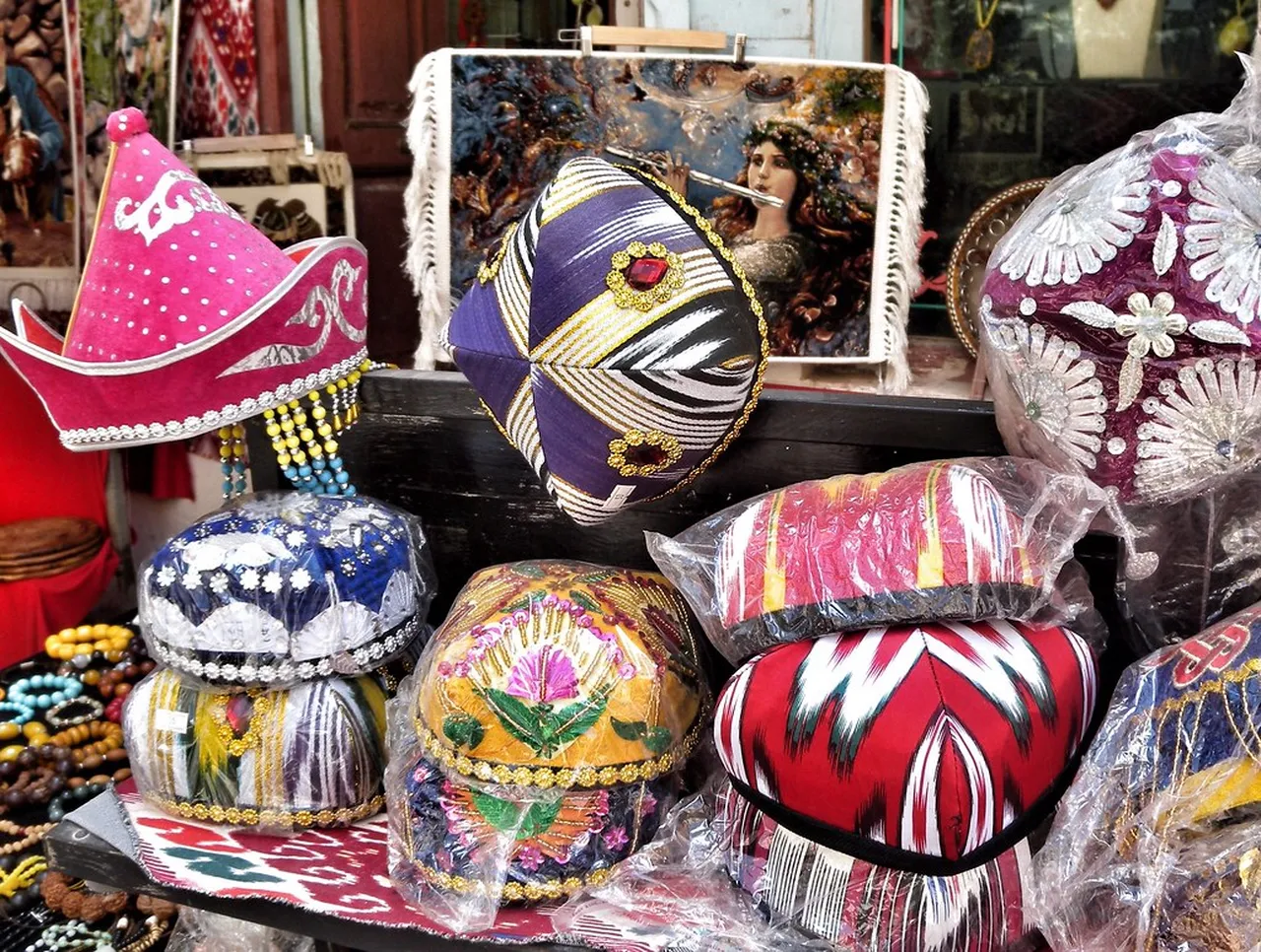 3. Experience the Bustling Sunday Market: A Taste of Local Life