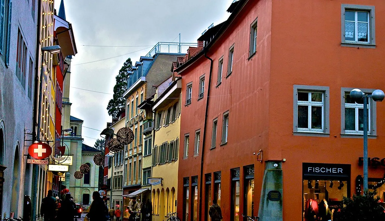 2. Enjoy Lakeside Strolls: Exploring the Scenic Lake Constance Promenade