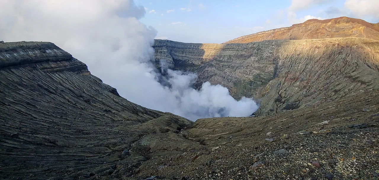 1. Discover the Majestic Kumamoto Castle: A Historical Journey