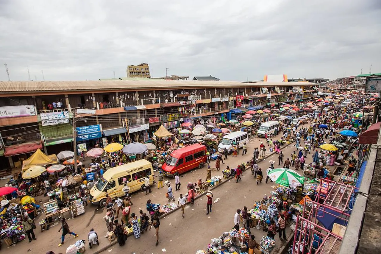 3. The Richness of Ashanti Arts and Crafts: From Kente to Sculptures