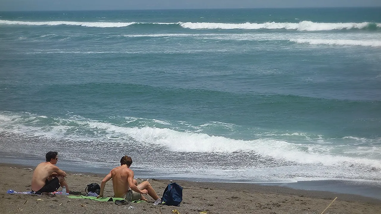 5. Exploring the Beachfront Markets and Shopping in Legian