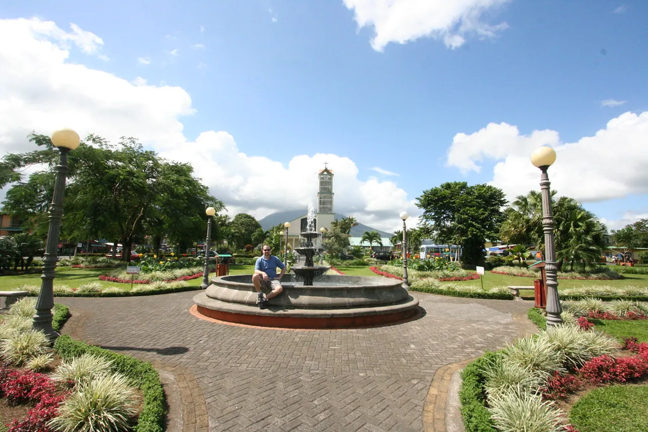 1. Experience the Majestic Arenal Volcano: A Natural Icon