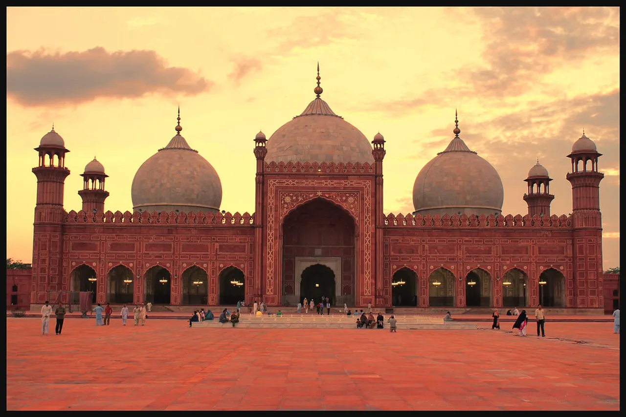 4. Minar-e-Pakistan: A Symbol of Pakistan’s Independence