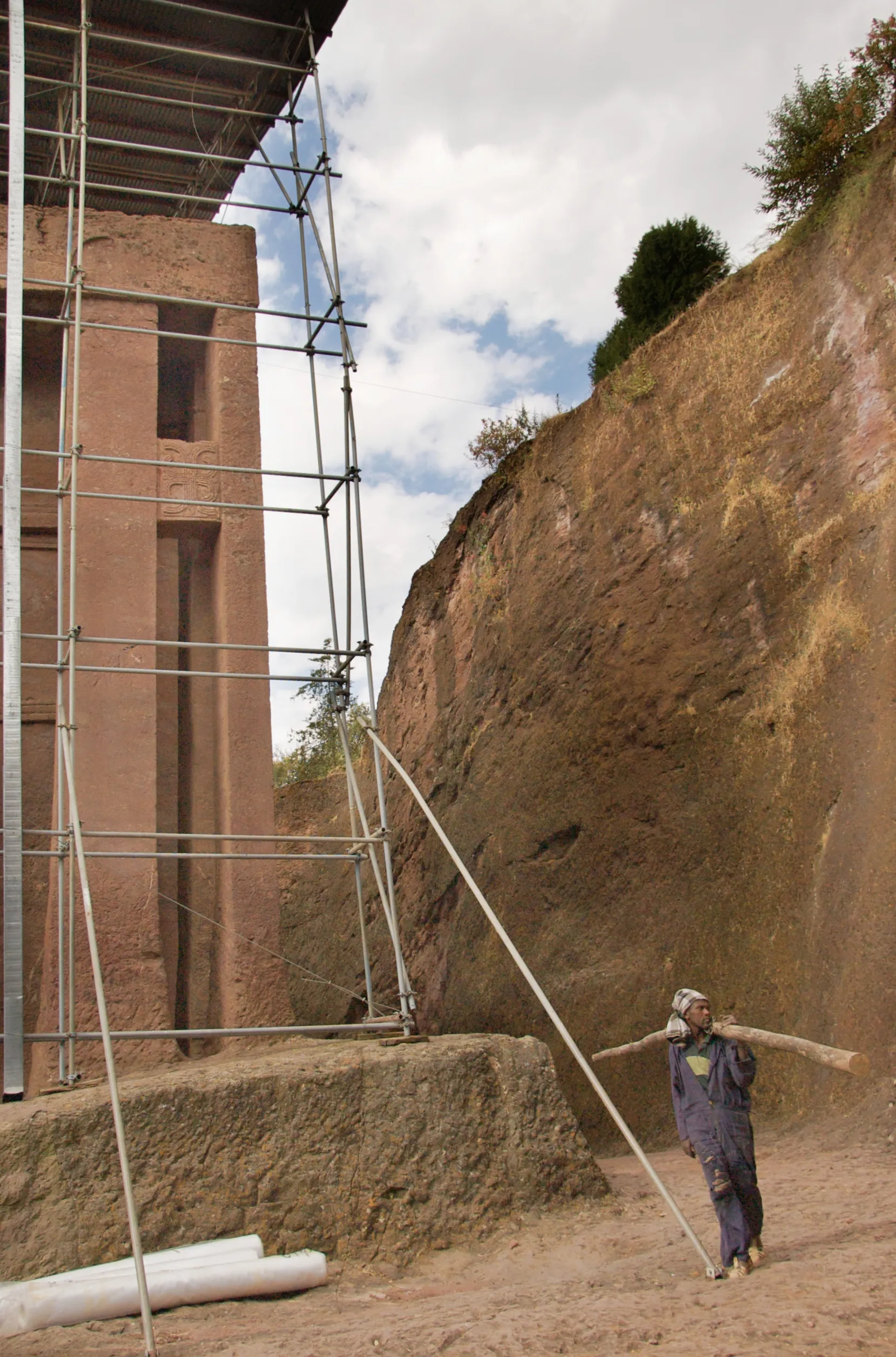 1. Visiting the Remarkable Rock-Hewn Churches of Lalibela