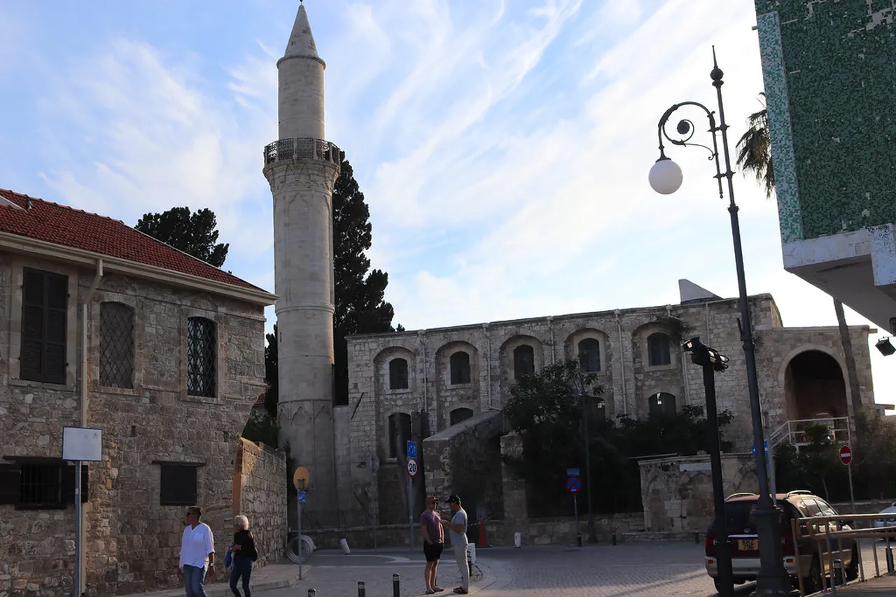 5. Finikoudes Promenade: The Heartbeat of Larnaka’s Culture