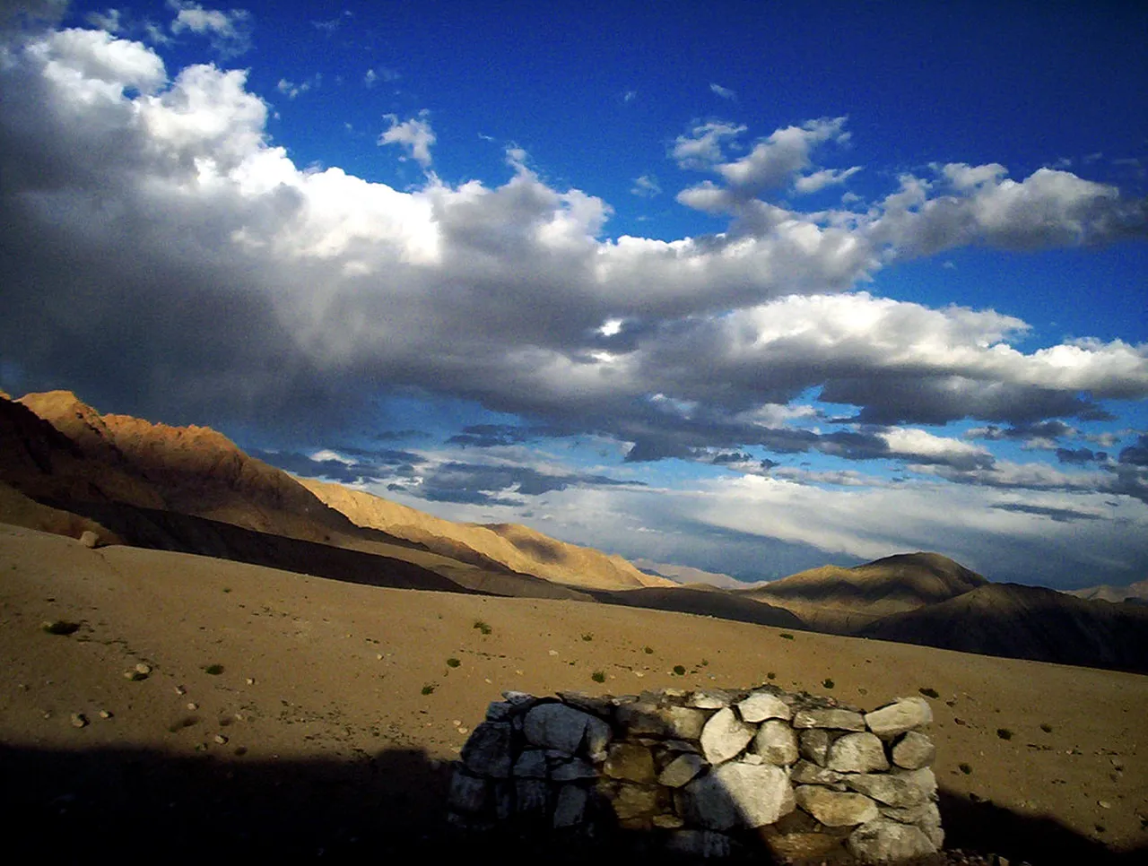 1. Trekking in the Markha Valley: A Journey Through Stunning Landscapes