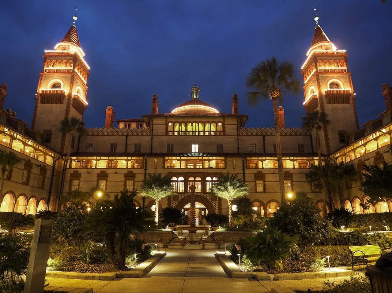 5. Attend a Live Music Event: León’s Soundtrack After Dark
