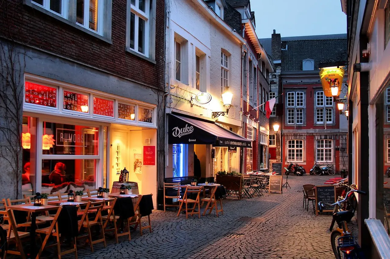 4. Indulge in Craft Beers at De Gouverneur: A Taste of Local Brews