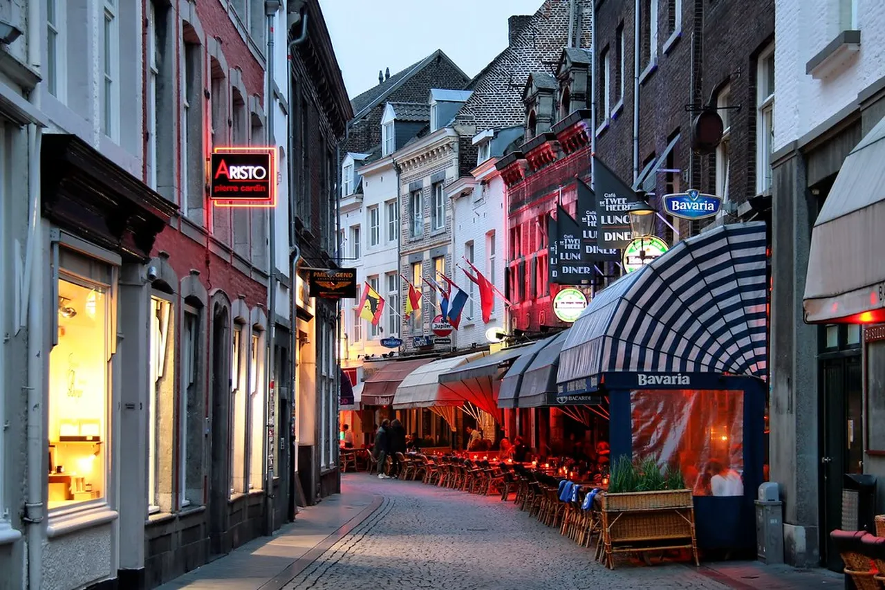 3. Experience Live Music at Muziekgieterij: A Hub for Artists