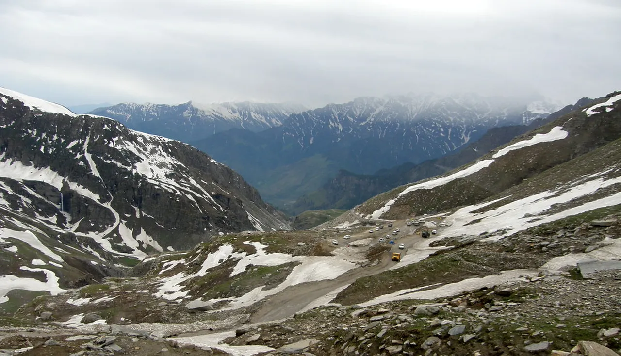 4. Skiing in the Snow-Capped Slopes of Manali