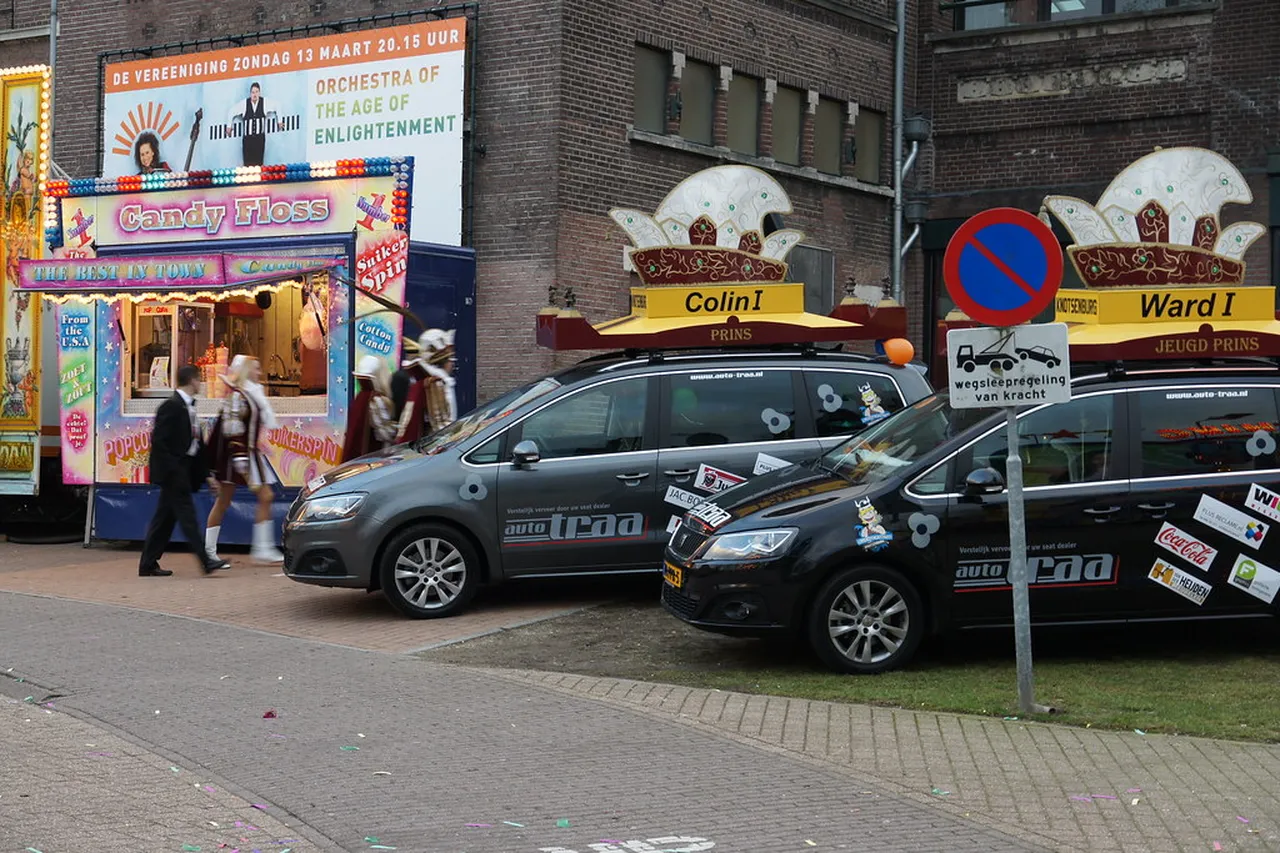 3. Experience the Vibrant Local Life at the Grote Markt