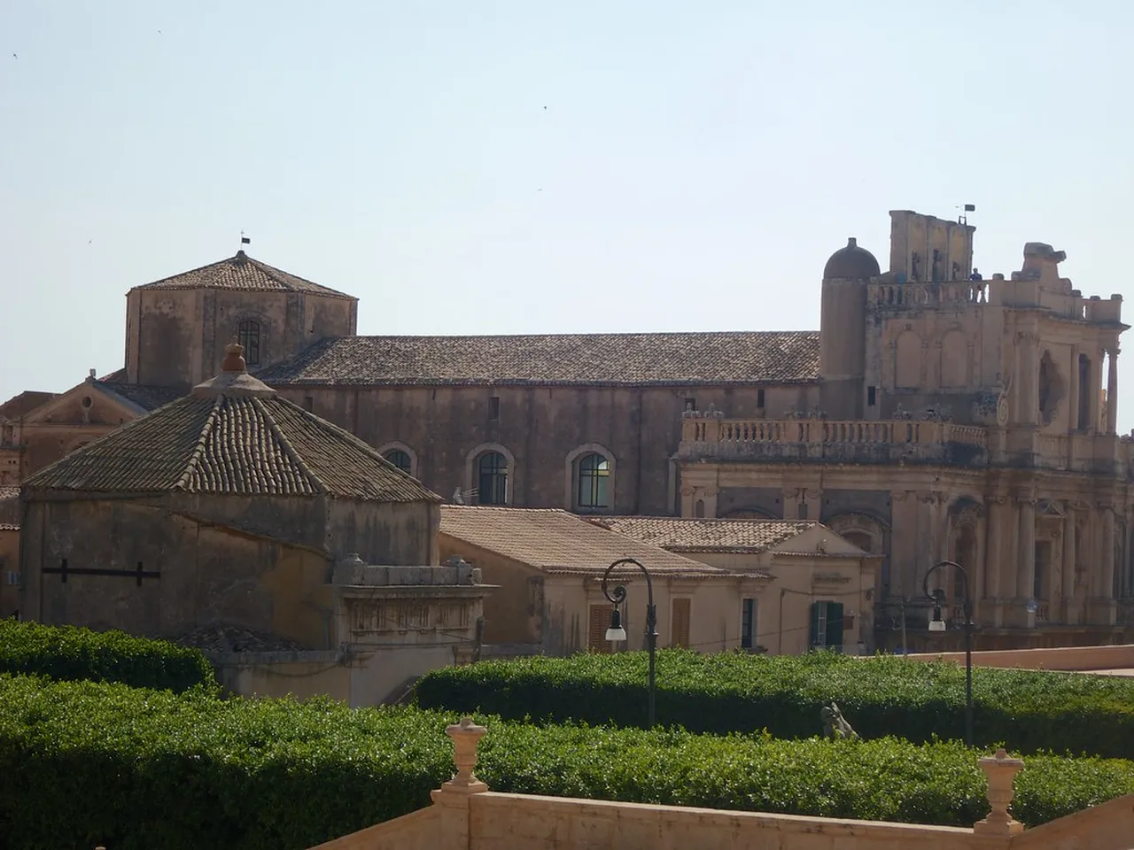 2. Exploring Noto’s Rich Culinary Heritage: Flavors of the Sea