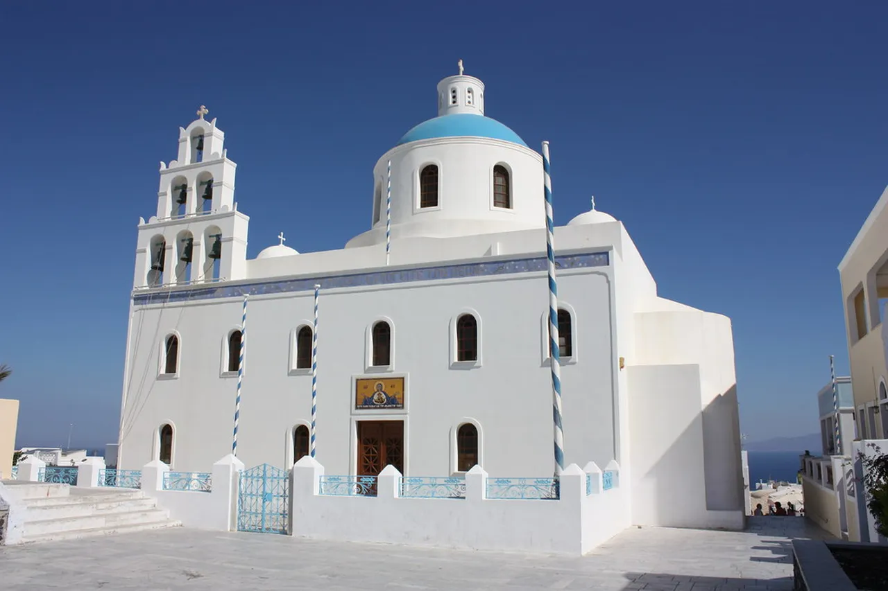 3. Arts and Crafts: Celebrating Local Artisanship in Oia
