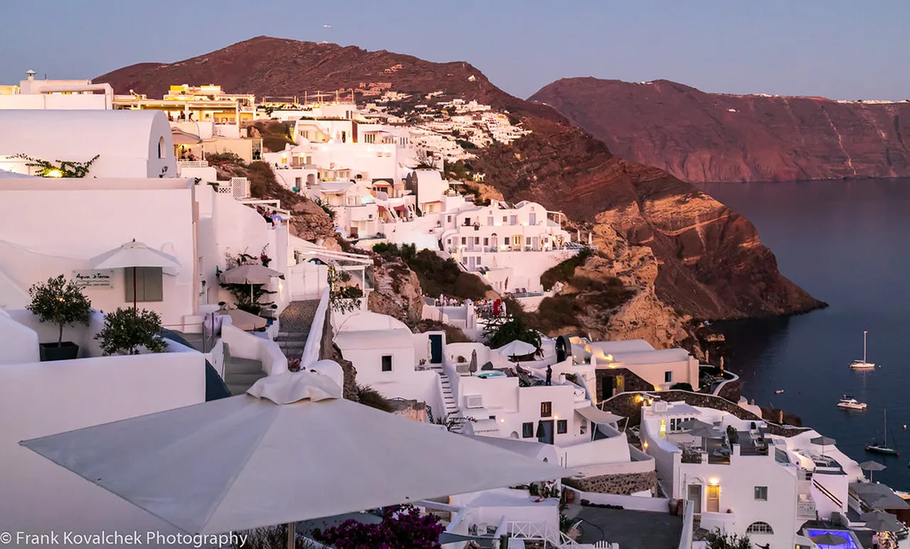 6. Art Galleries and Shops: Discovering Local Crafts and Treasures