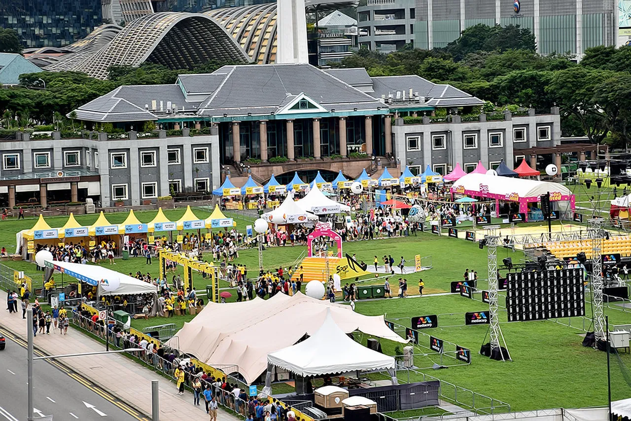 1. Savoring Authentic Padang Cuisine: A Culinary Journey