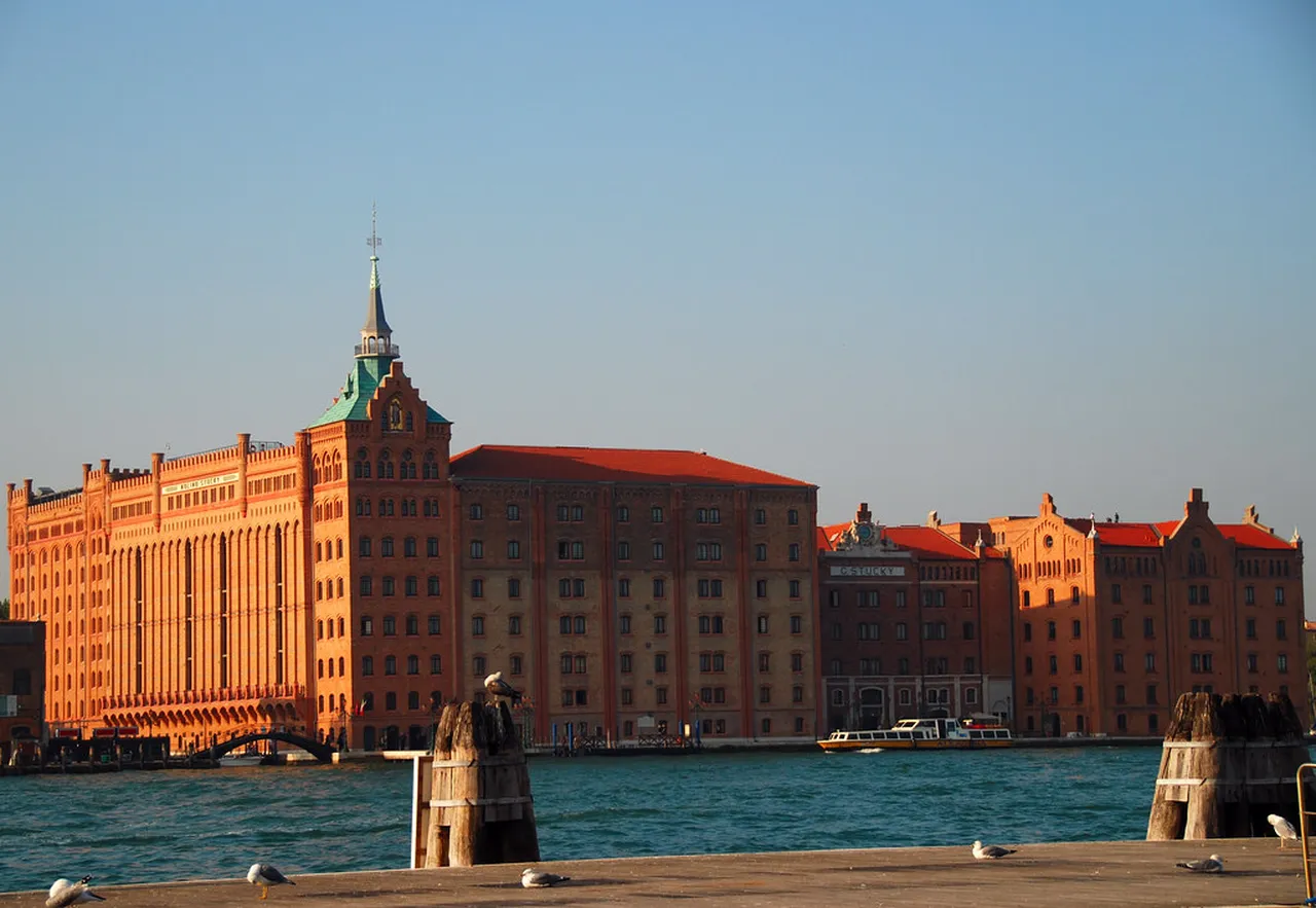 4. Admire the Palazzo della Ragione: A Symbol of Civic Life