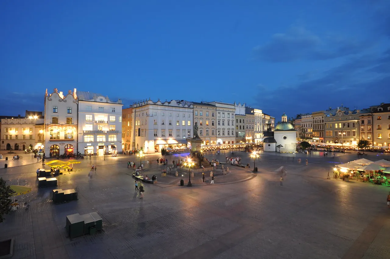 1. Explore the Historic Basilica di Sant’Antonio: A Spiritual Sanctuary