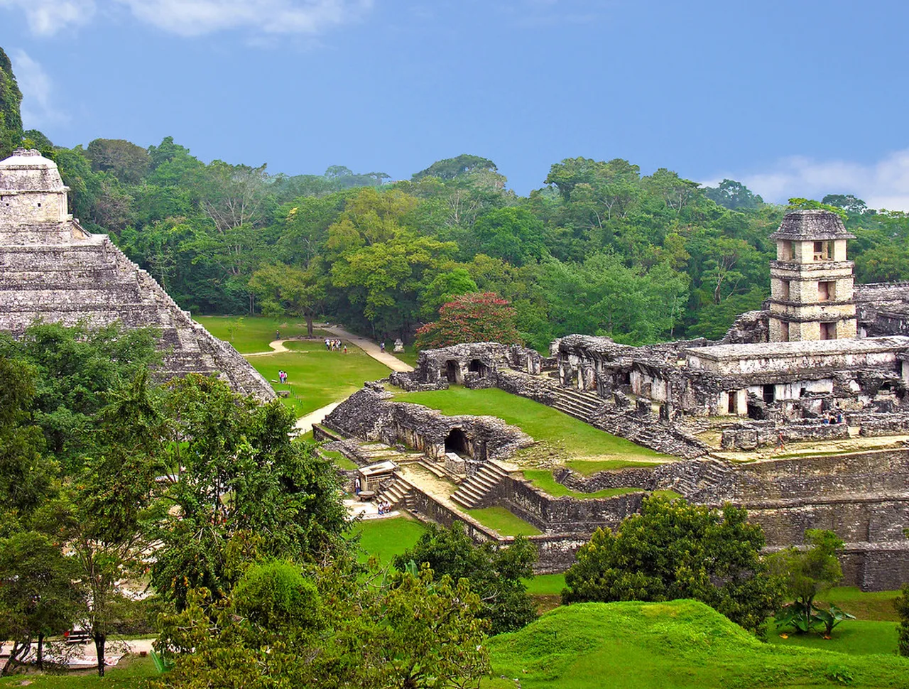 4. Experience Local Culture: Visit the Vibrant Markets of Palenque