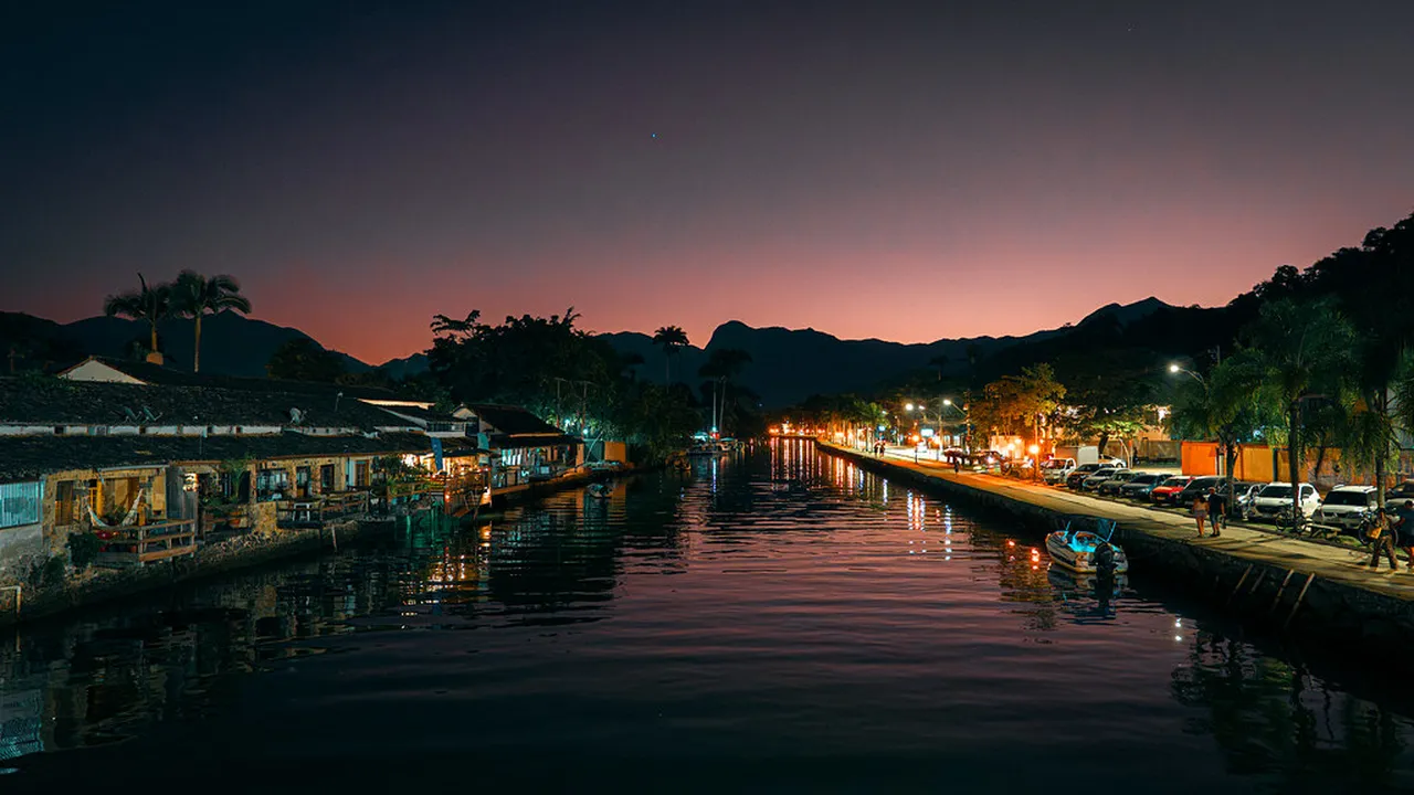 1. Discover the Best Bars in Paraty Nightlife