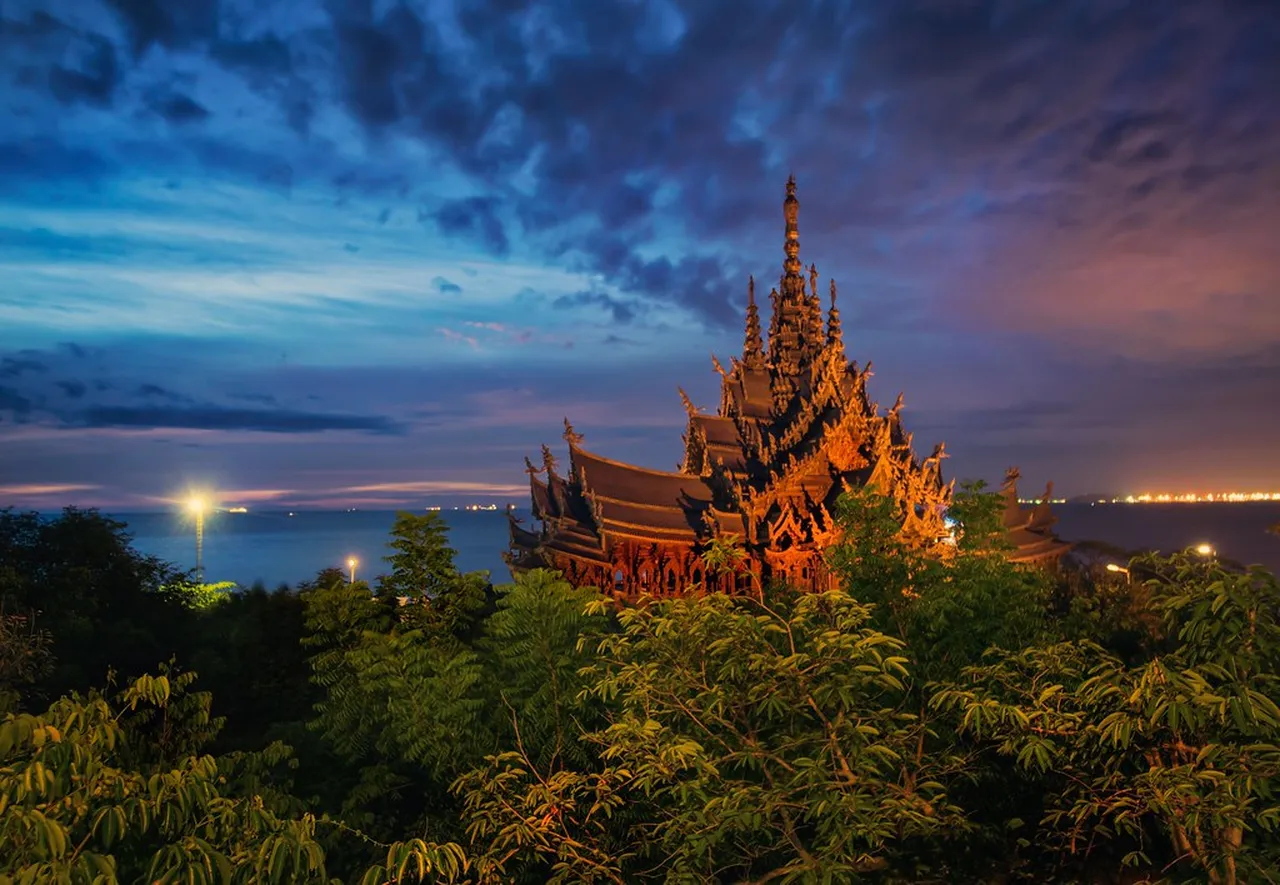 4. Cultural Exploration: Visiting the Sanctuary of Truth