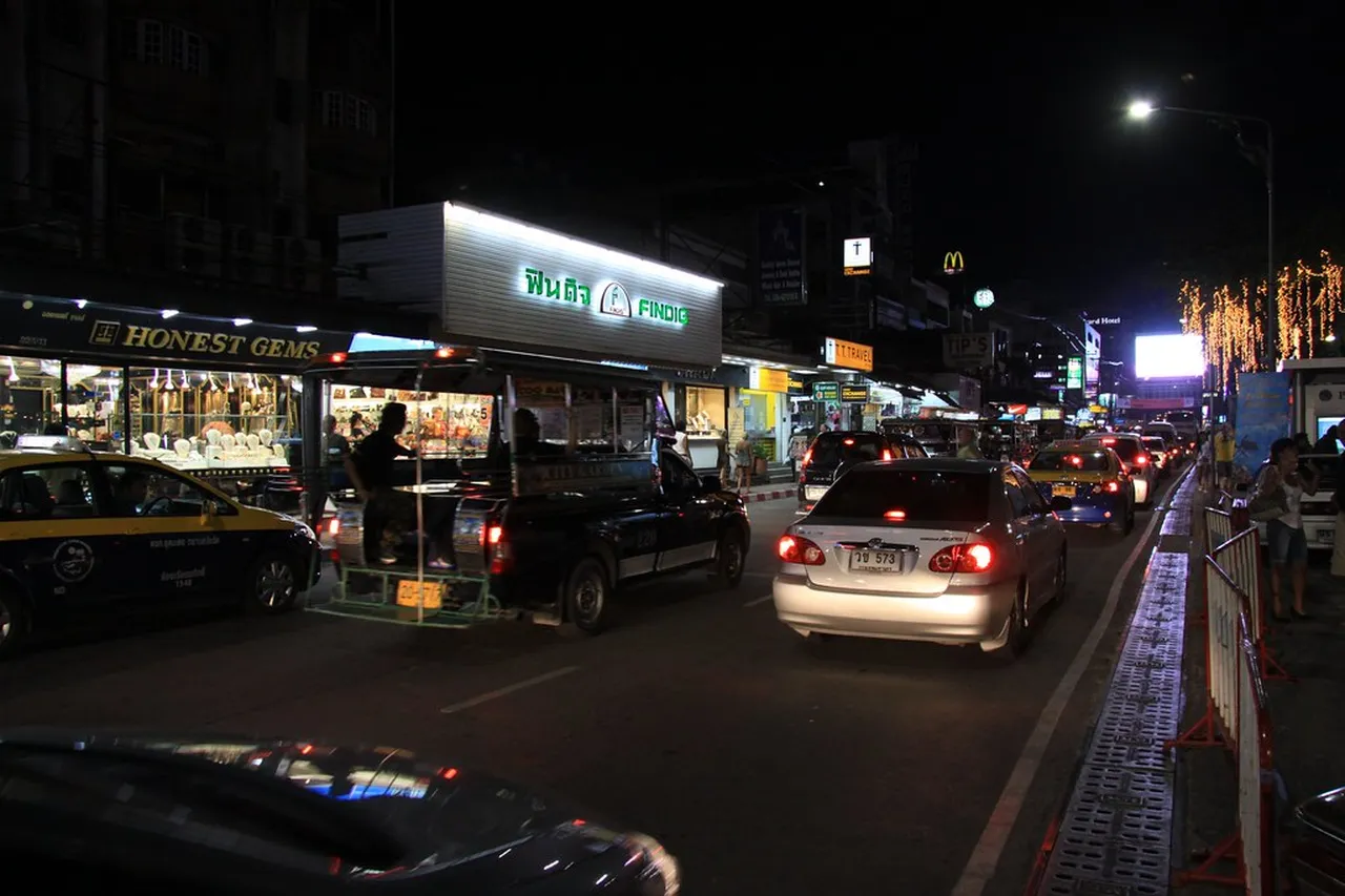 4. Go Bar-Hopping: A Guide to Pattaya’s Best Bars