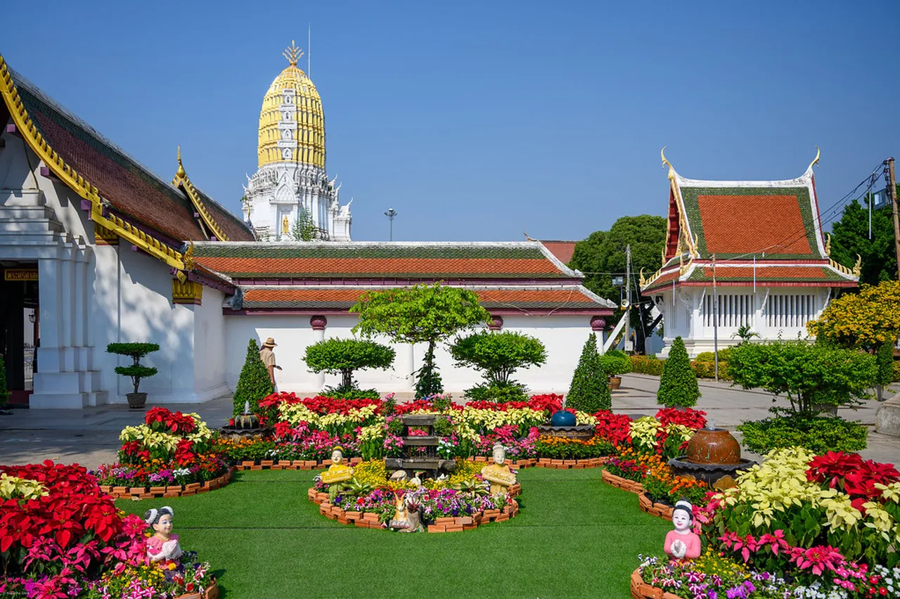 3. Discovering the Local Markets: A Taste of Daily Life in Phitsanulok