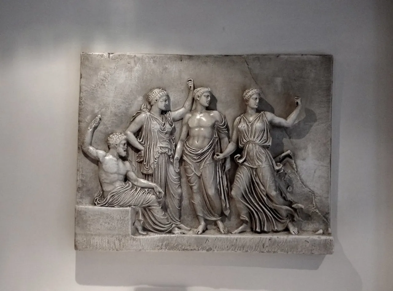 4. Art and Music in Piraeus: A Fusion of Modern and Traditional
