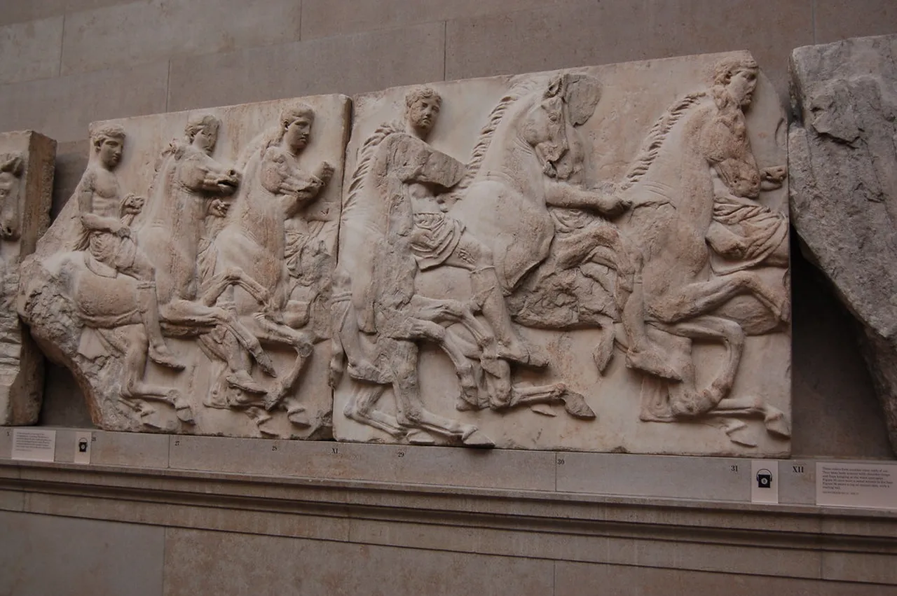 1. Exploring the Ancient Ruins: The Temple of Apollo Zoster