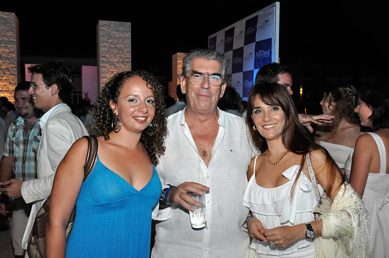 1. Celebrate Mexican Independence Day: A Festive Atmosphere