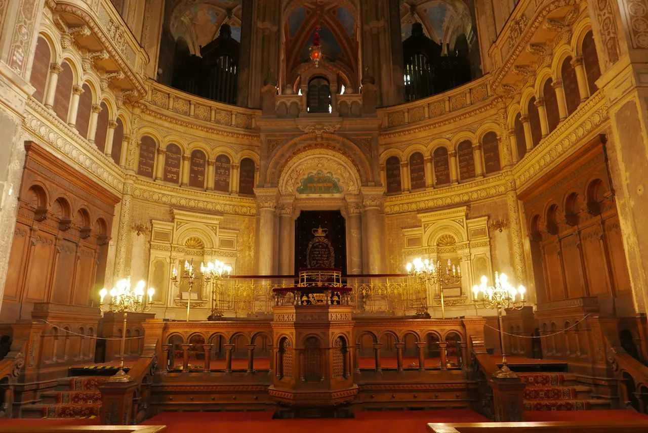 2. Explore the Great Synagogue: A Symbol of Plzeň’s Rich Heritage