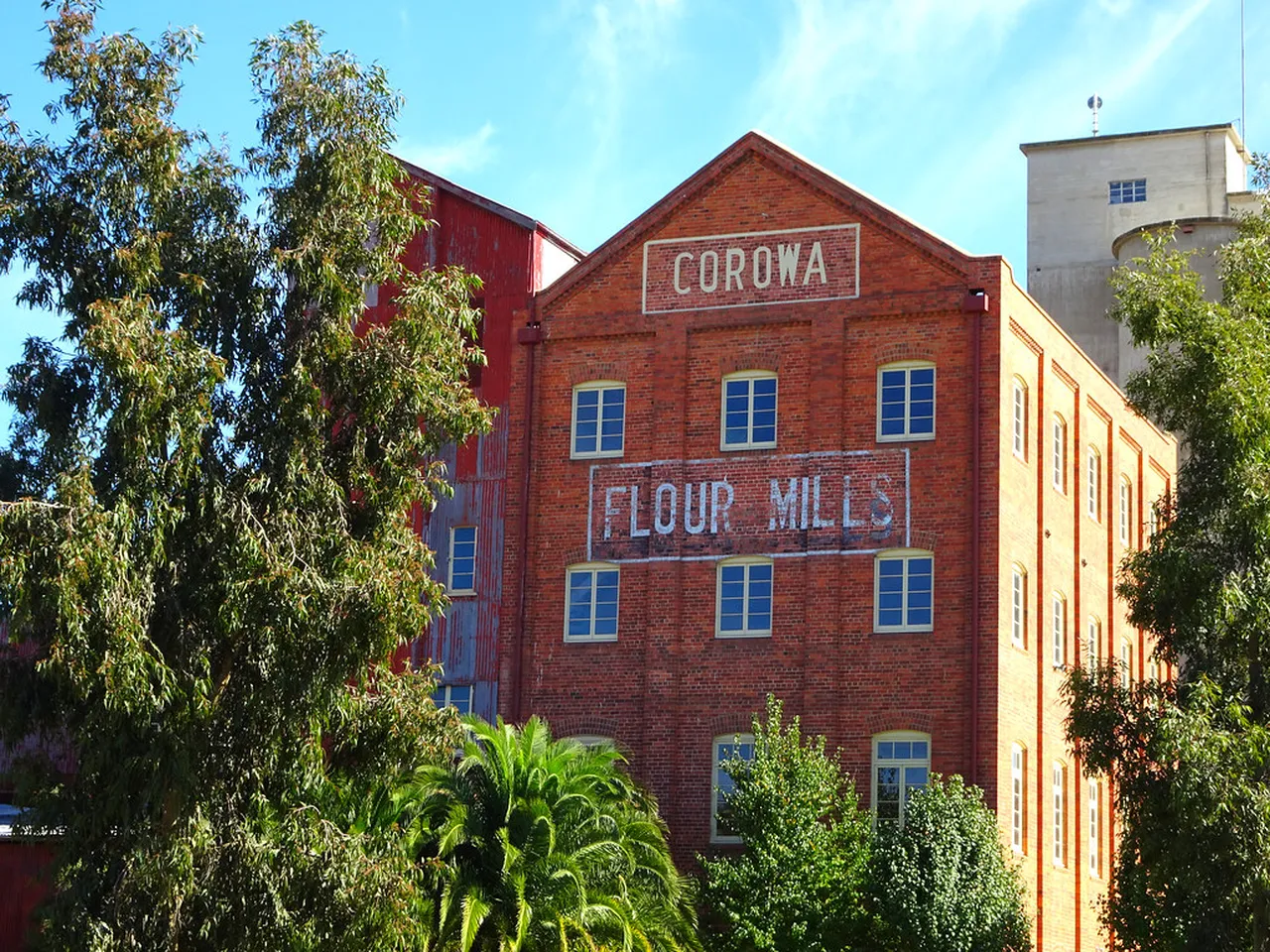 2. Experience the Port Elizabeth Wine and Beer Festival: Tasting Local Flavors