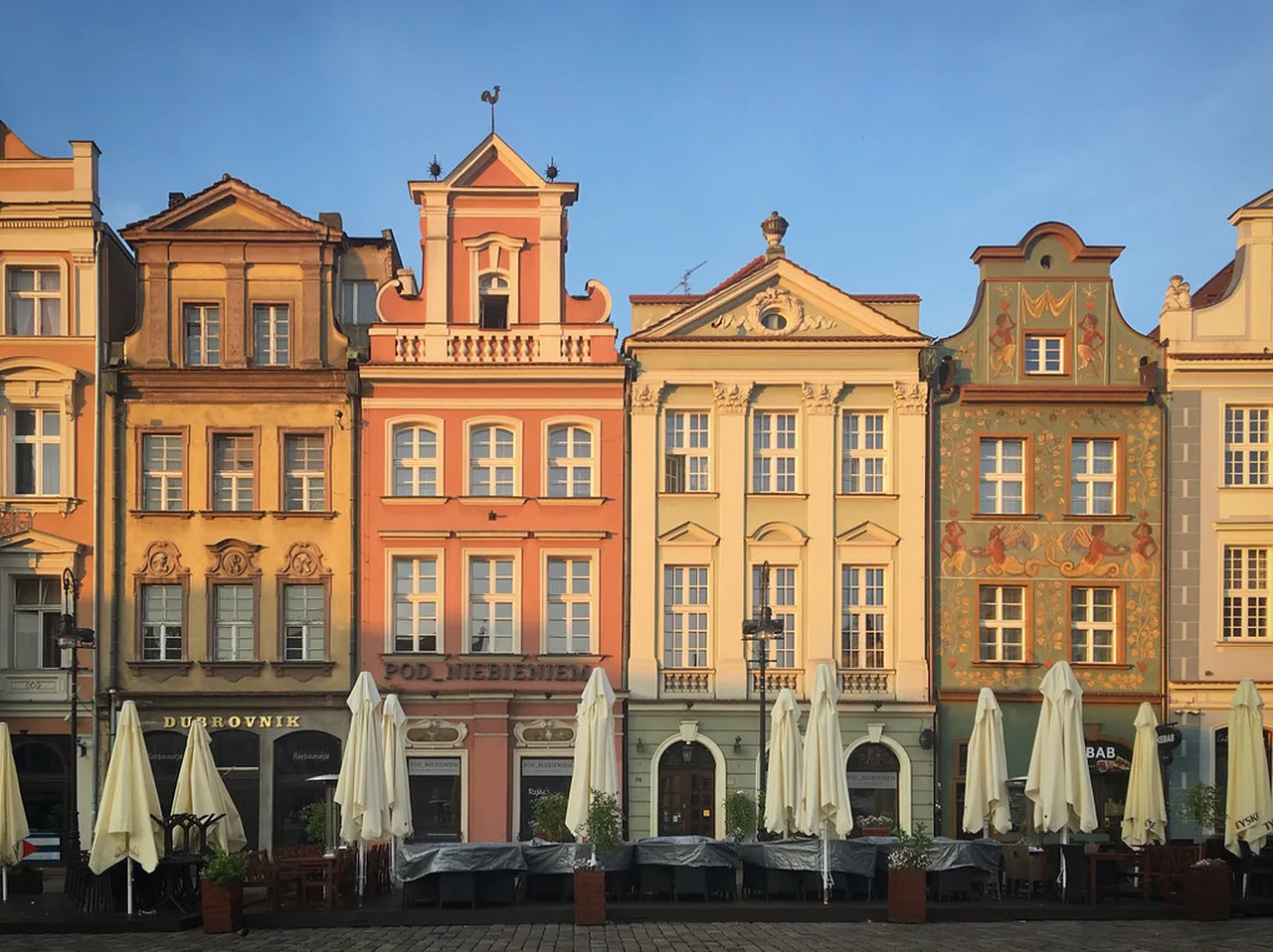 3. Admire the Architecture of Poznań Town Hall: A Renaissance Masterpiece