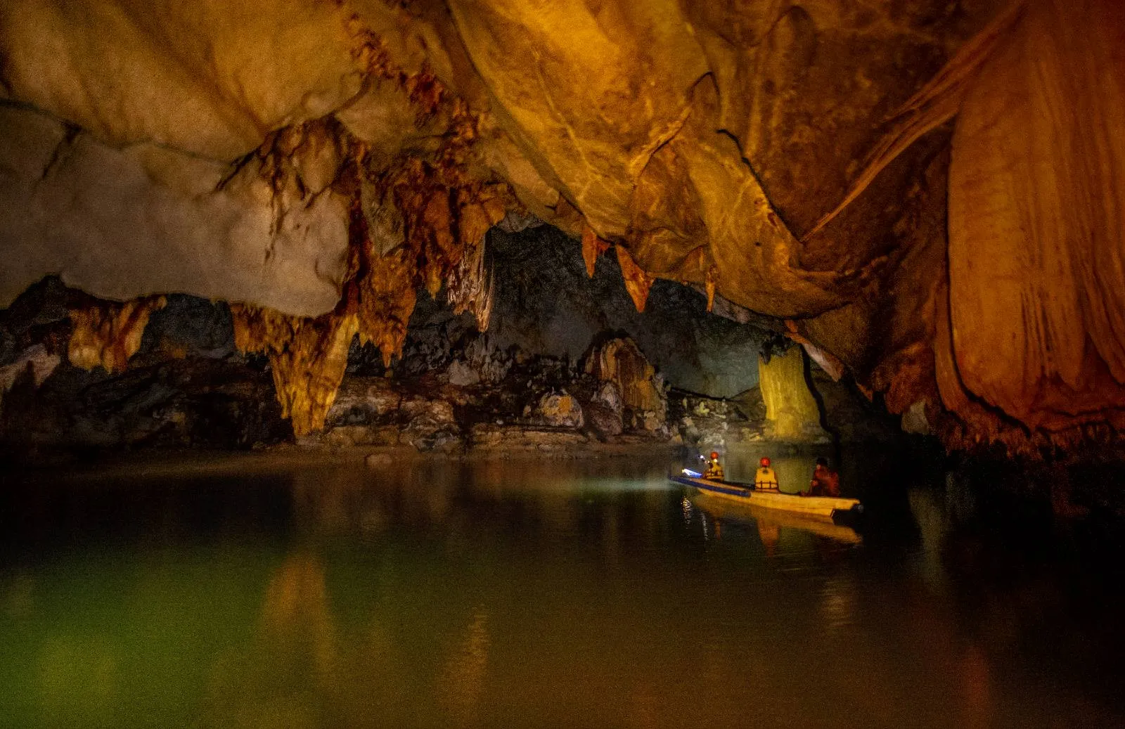 2. Island Hopping in Honda Bay: Discovering Hidden Gems