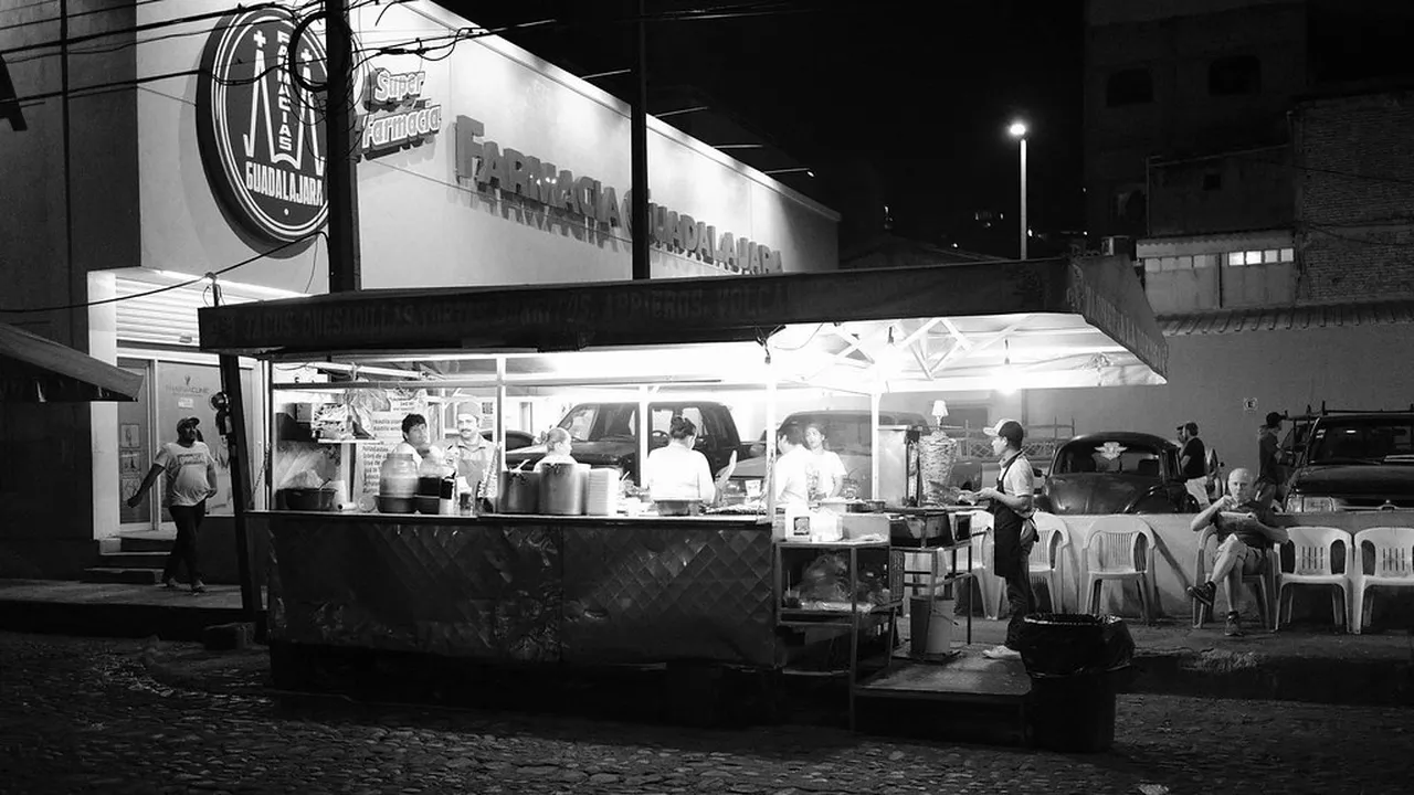 5. Visiting the Iconic Malecon Boardwalk: A Perfect Stroll by the Ocean